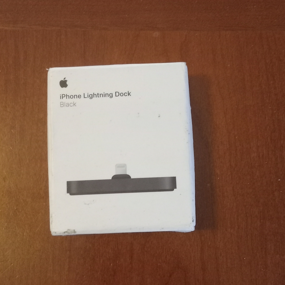 BRAND NEW IPHONE LIGHTNING DOCK.